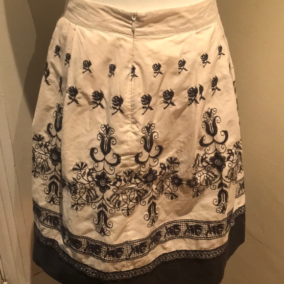 “TRISTAN” Embroidered Beige and Black Skirt. - Picture 5 of 12